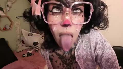 Isabella online show from April 29, 5:30 pm