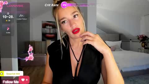 Snapshot of milfblondy chatting on October 1, 11:11 pm Ingrid online show from October 1, 11:11 pm