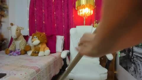 Snapshot of milfboobs_10 chatting on February 11, 1:31 am Nakary Bustamante online show from February 11, 1:31 am