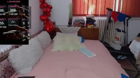 Snapshot of milfdolores chatting on May 8, 7:14 am milfdolores online show from May 8, 7:14 am