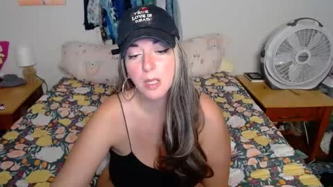Snapshot of milfmonee chatting on September 23, 12:35 am MILF Monee online show from September 23, 12:35 am