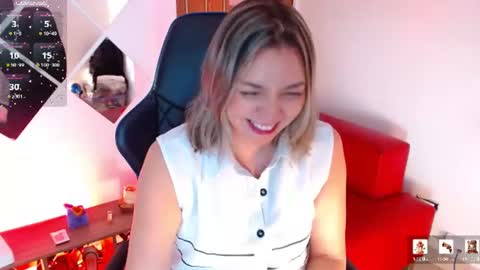 Snapshot of milfsecret69 chatting on July 10, 10:51 am Sara online show from July 10, 10:51 am