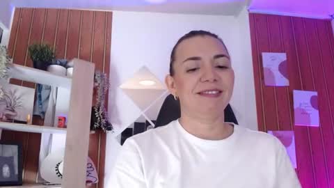 Snapshot of milfsecret69 chatting on July 26, 11:06 am Sara online show from July 26, 11:06 am