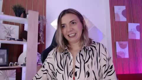 Snapshot of milfsecret69 chatting on August 8, 11:12 am Sara online show from August 8, 11:12 am