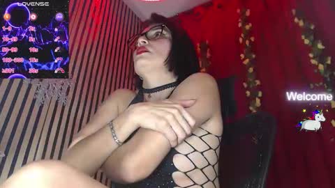 Snapshot of milfsexx_ chatting on November 6, 11:15 pm Andrea online show from November 6, 11:15 pm