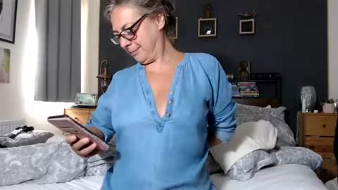 Snapshot of milfyanddaddy chatting on July 14, 10:21 am milfyanddaddy online show from July 14, 10:21 am