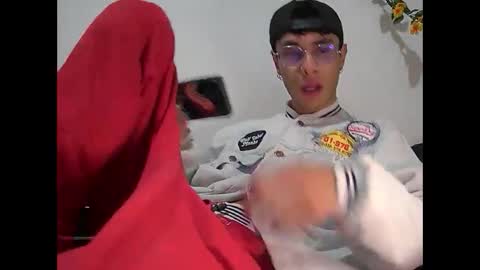 Snapshot of militoveruss2 chatting on March 13, 2:18 am militoveruss2 online show from March 13, 2:18 am