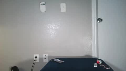 Snapshot of milkandhoneybby chatting on October 19, 5:19 am Honey online show from October 19, 5:19 am