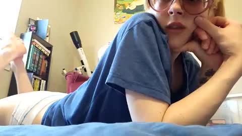 Snapshot of milkandhoneycams chatting on March 11, 9:32 pm MilkandHoney online show from March 11, 9:32 pm