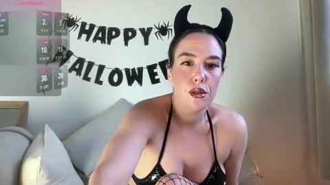 Snapshot of milkandhoneylullabies chatting on October 29, 12:51 pm Milk online show from October 29, 12:51 pm