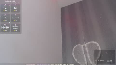 Amira online show from December 6, 4:28 pm