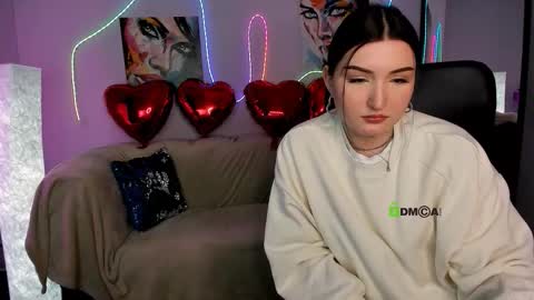 Snapshot of milki_wey chatting on February 8, 11:35 am Mila online show from February 8, 11:35 am