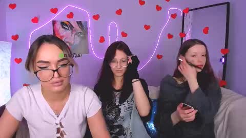 Snapshot of milki_wey chatting on February 18, 8:27 pm Mila online show from February 18, 8:27 pm