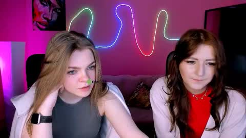 Snapshot of milki_wey chatting on March 2, 8:15 pm Mila online show from March 2, 8:15 pm