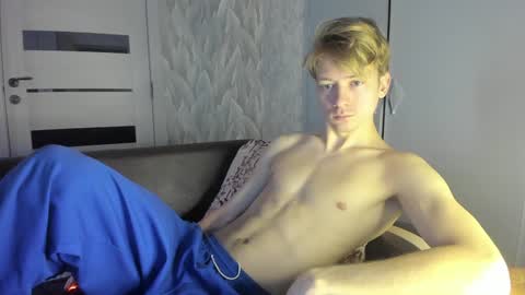 Snapshot of milkiwy chatting on December 4, 6:00 am Isaac online show from December 4, 6:00 am