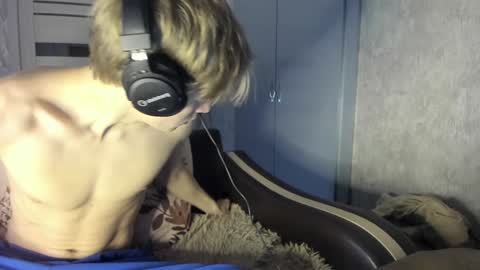 Snapshot of milkiwy chatting on January 19, 5:15 am Isaac online show from January 19, 5:15 am