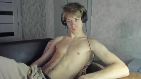 Snapshot of milkiwy chatting on January 31, 6:02 am Isaac online show from January 31, 6:02 am