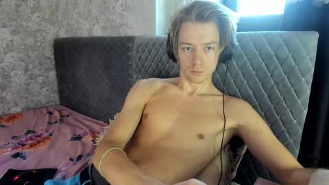 Snapshot of milkiwy chatting on September 12, 7:08 am Isaac online show from September 12, 7:08 am