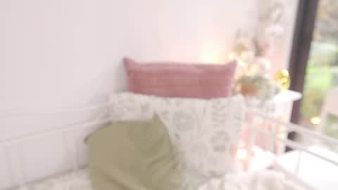 Snapshot of milky_0 chatting on June 5, 7:19 pm milky_0 online show from June 5, 7:19 pm