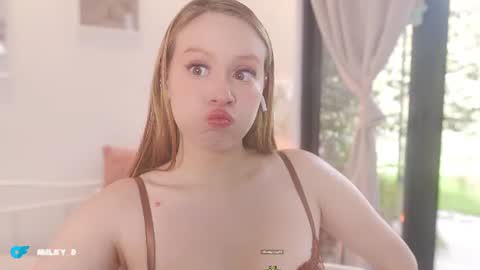 milky_0 online show from July 17, 7:08 pm
