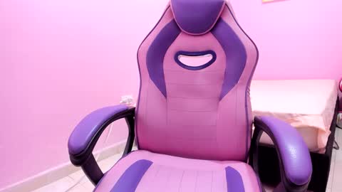 Snapshot of milky__boobs69 chatting on October 3, 8:06 pm vale online show from October 3, 8:06 pm