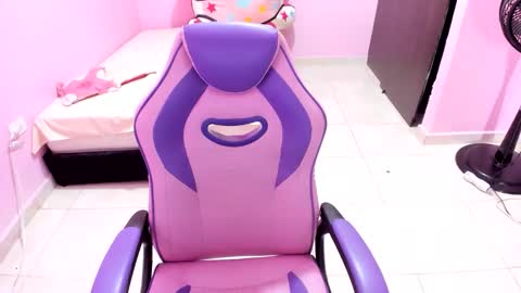 Snapshot of milky__boobs69 chatting on October 25, 2:35 pm vale online show from October 25, 2:35 pm