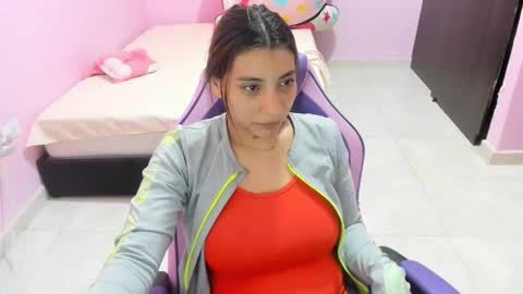 Snapshot of milky__boobs69 chatting on November 21, 11:53 am vale online show from November 21, 11:53 am