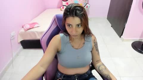 Snapshot of milky__boobs69 chatting on November 25, 7:36 pm vale online show from November 25, 7:36 pm