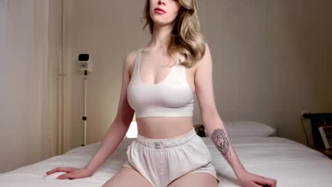 Snapshot of milky__way_ chatting on January 4, 1:42 pm milky__way_ online show from January 4, 1:42 pm