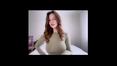 Snapshot of milky__way_ chatting on May 28, 12:24 pm milky__way_ online show from May 28, 12:24 pm