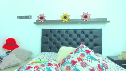 Snapshot of milky_way_18 chatting on December 18, 6:57 pm milky_way_18 online show from December 18, 6:57 pm