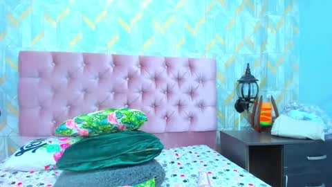 Snapshot of milky_way_18 chatting on January 18, 5:15 pm milky_way_18 online show from January 18, 5:15 pm