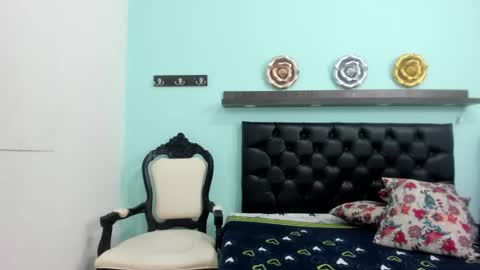 Snapshot of milky_way_18 chatting on November 18, 1:37 pm milky_way_18 online show from November 18, 1:37 pm