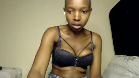 Snapshot of milla_armani chatting on July 22, 12:30 pm milla_armani online show from July 22, 12:30 pm