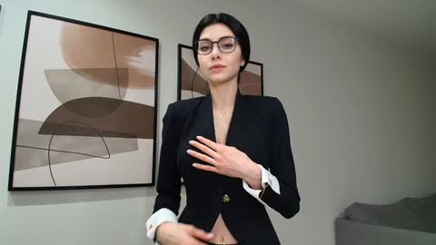 milla bella online show from December 13, 7:42 pm