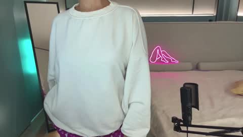 Mila online show from March 6, 8:05 pm