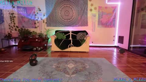 Snapshot of milla_milla chatting on February 1, 7:18 am milla_milla online show from February 1, 7:18 am