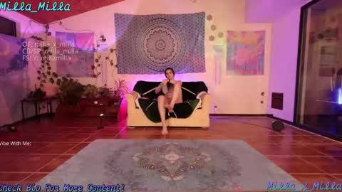 Snapshot of milla_milla chatting on March 15, 4:07 am milla_milla online show from March 15, 4:07 am