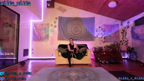 milla_milla online show from July 12, 5:09 am
