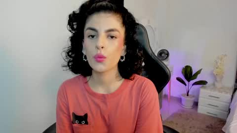 Snapshot of milla_pixxie chatting on December 4, 7:06 am Milagros online show from December 4, 7:06 am