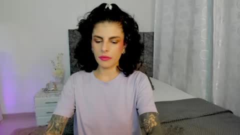 Snapshot of milla_pixxie chatting on January 2, 9:43 am Milagros online show from January 2, 9:43 am