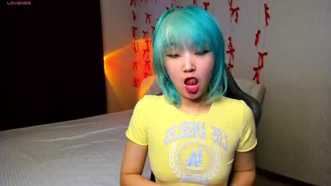 Snapshot of milla_waves chatting on June 20, 1:03 pm Milla or just Mi online show from June 20, 1:03 pm