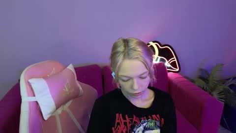 Snapshot of millaholt chatting on September 13, 1:38 am Hello Im Mila online show from September 13, 1:38 am