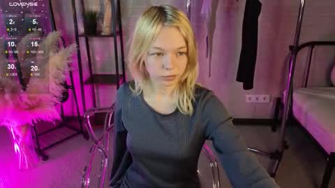 Snapshot of millaholt chatting on September 29, 8:19 am Hello Im Mila online show from September 29, 8:19 am