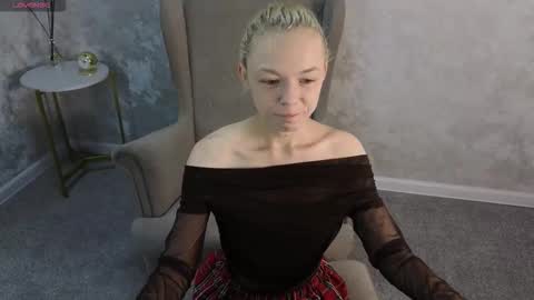 Snapshot of millaholt chatting on September 30, 8:30 am Hello Im Mila online show from September 30, 8:30 am