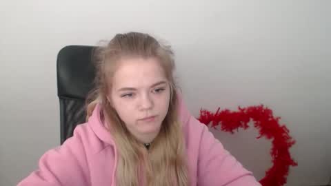 millaloveli online show from February 19, 8:10 am