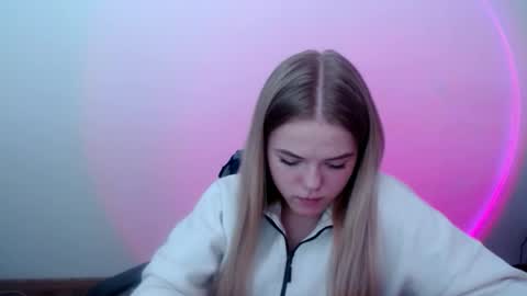 millaloveli online show from March 6, 9:06 am