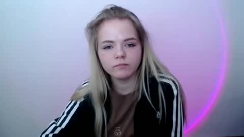 millaloveli online show from March 11, 8:20 am