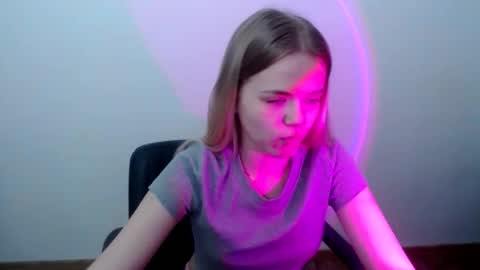 millaloveli online show from March 25, 8:09 am