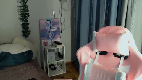 Snapshot of millapoolys chatting on December 2, 9:28 pm Milla online show from December 2, 9:28 pm